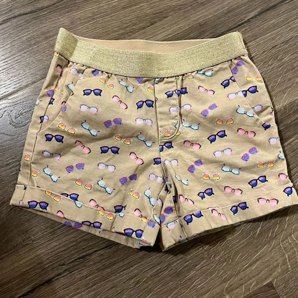 Gap Kids Girls Slip On Khaki Shorts Sunglasses Size Small CUTE!